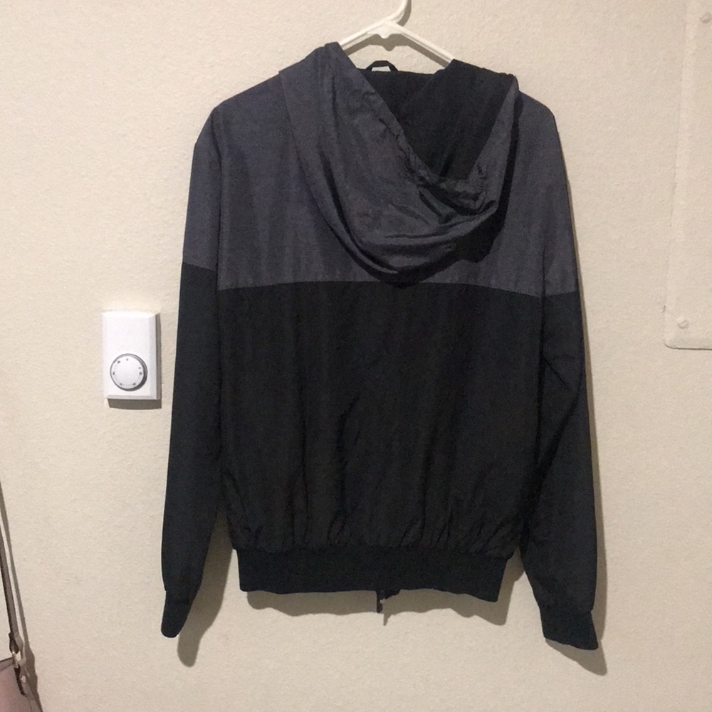 Wind breaker - Picture 2 of 2